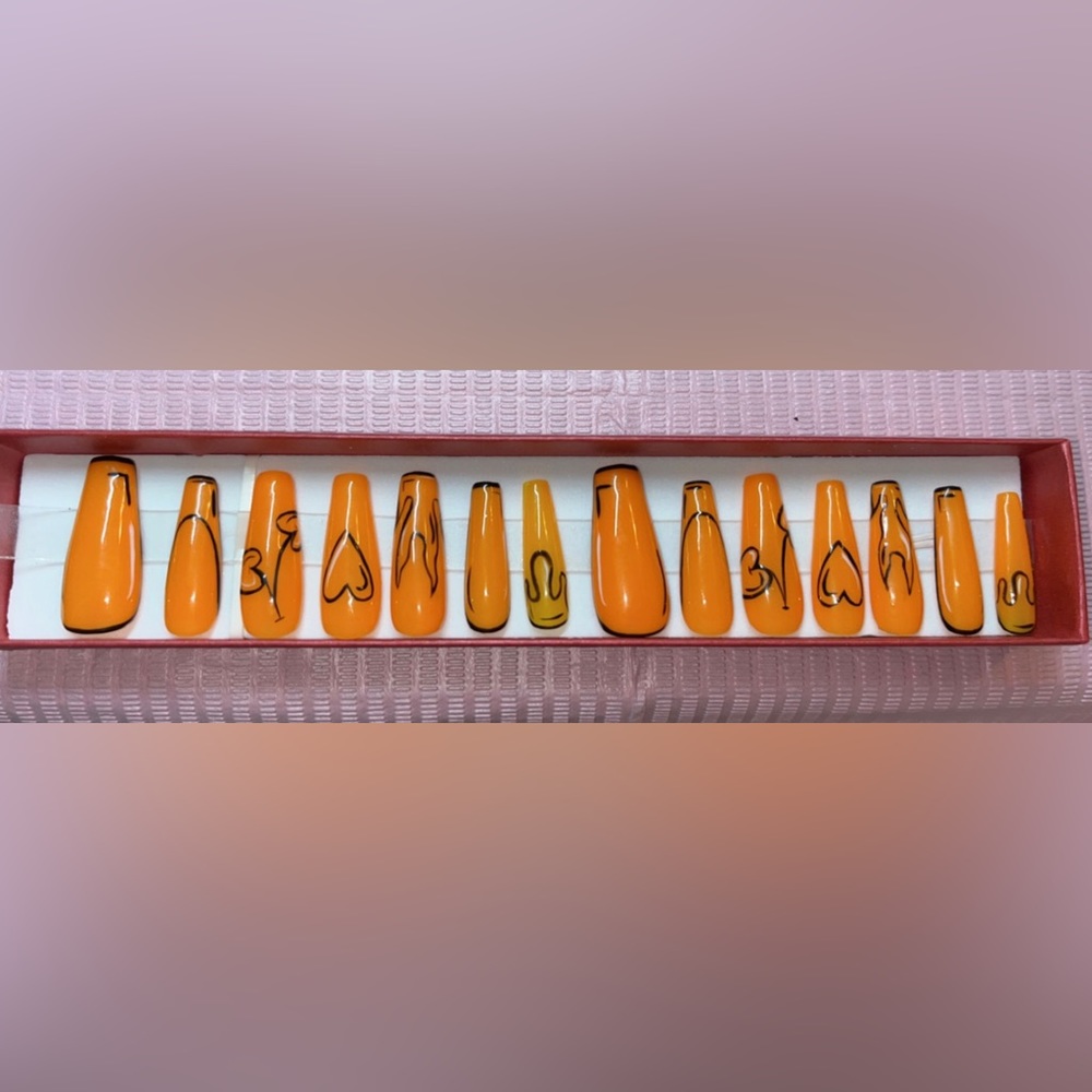 Press on nails